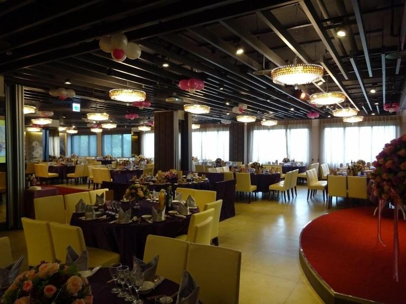 Renyi Lake Hotel image