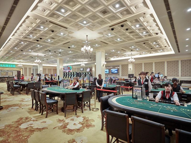 Royal Halong Hotel image