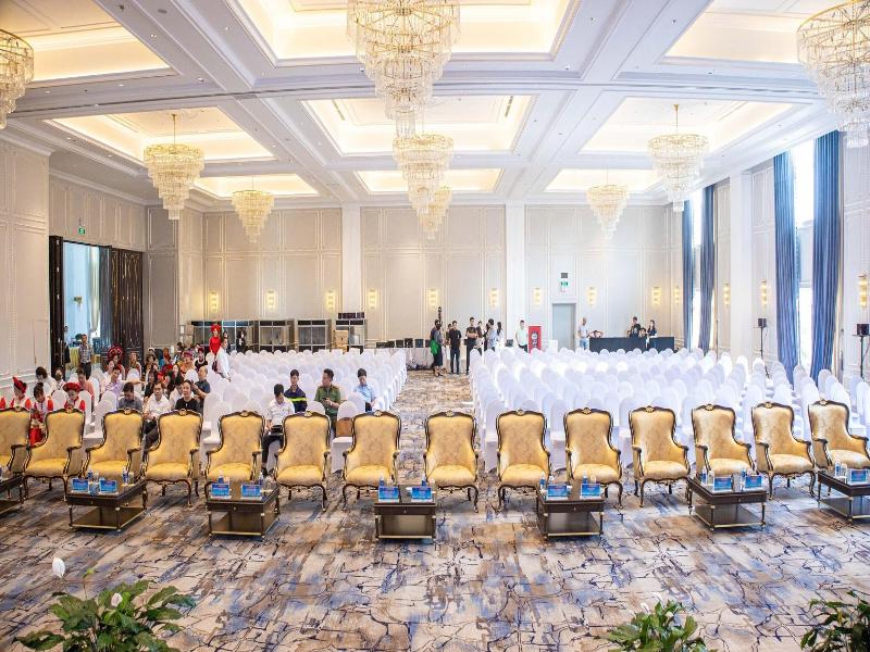 Royal Halong Hotel image