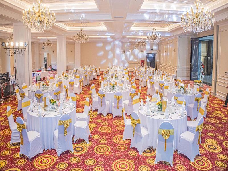 Royal Halong Hotel image