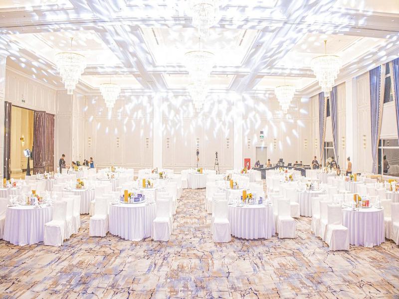Royal Halong Hotel image