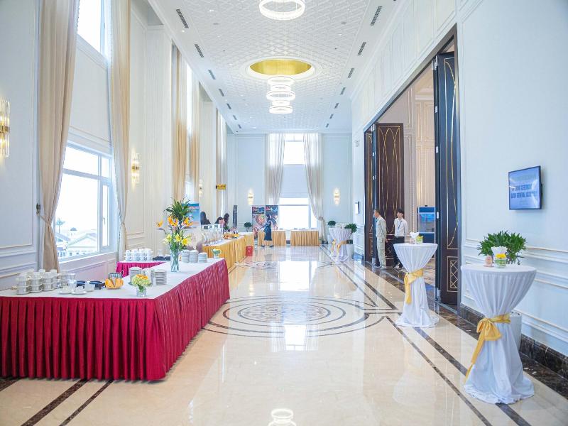 Royal Halong Hotel image