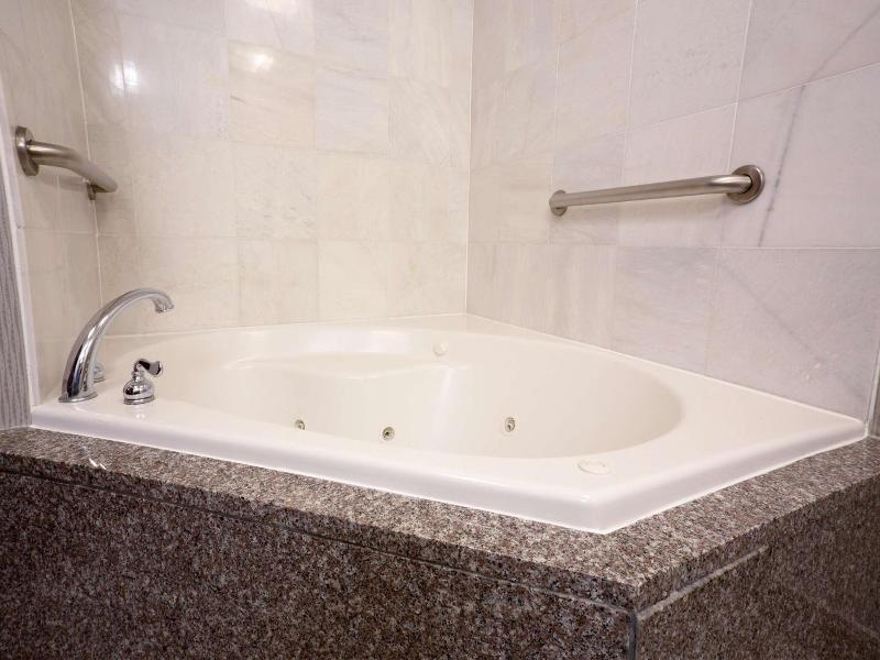 Drury Inn Suites Columbus Grove City image