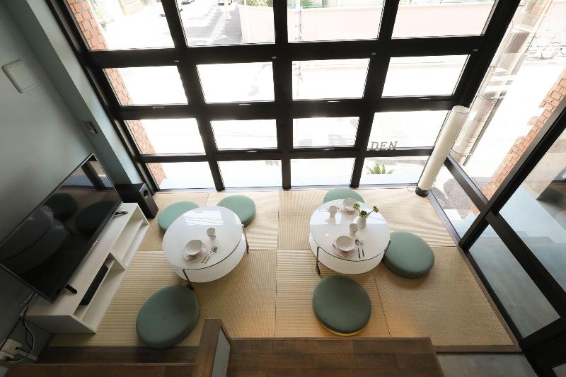hostel DEN image