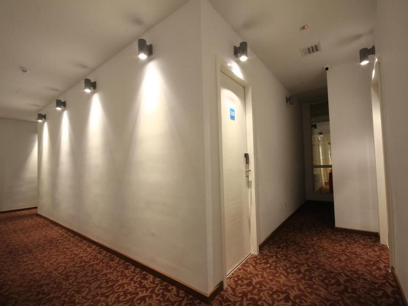 Sandy Hotel image