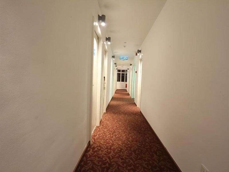 Sandy Hotel image