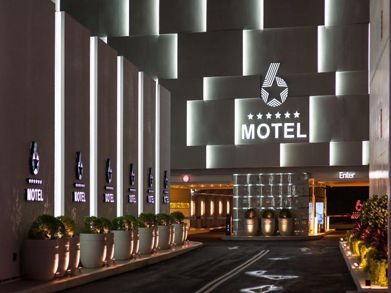 6 Star Motel image