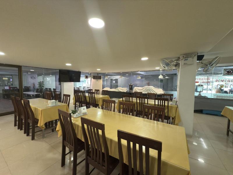 Regent Ngamwongwan Hotel image