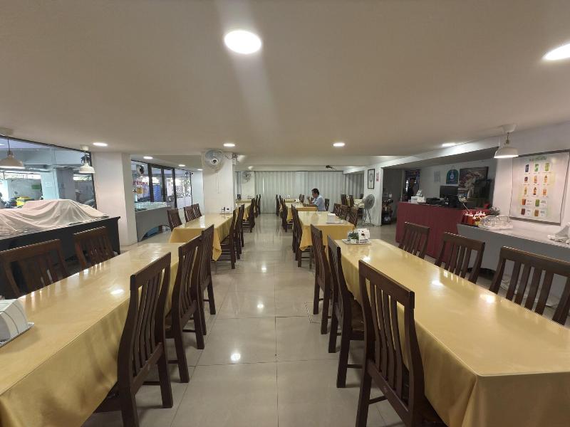 Regent Ngamwongwan Hotel image