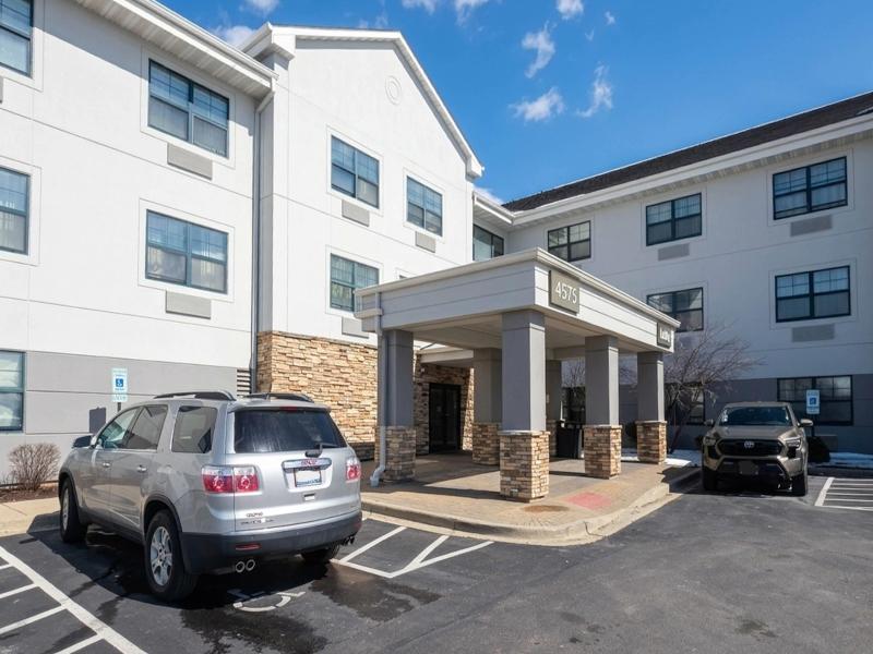Mainstay Suites Chicago Hillside image
