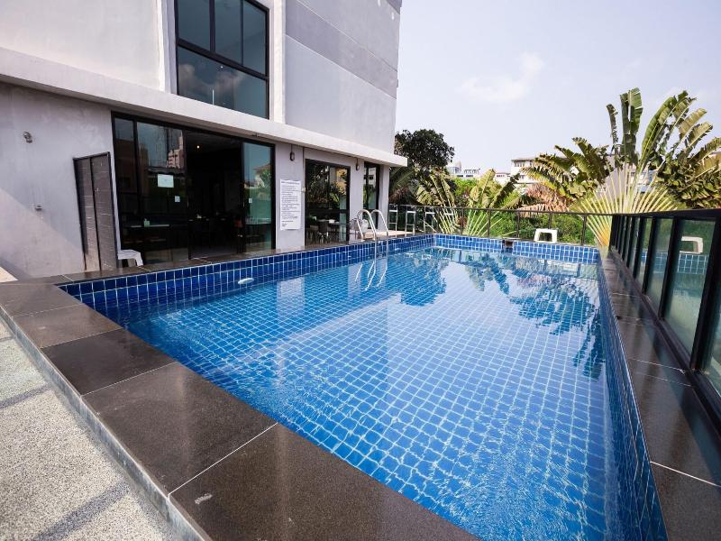 B2 South Pattaya Premier Hotel image