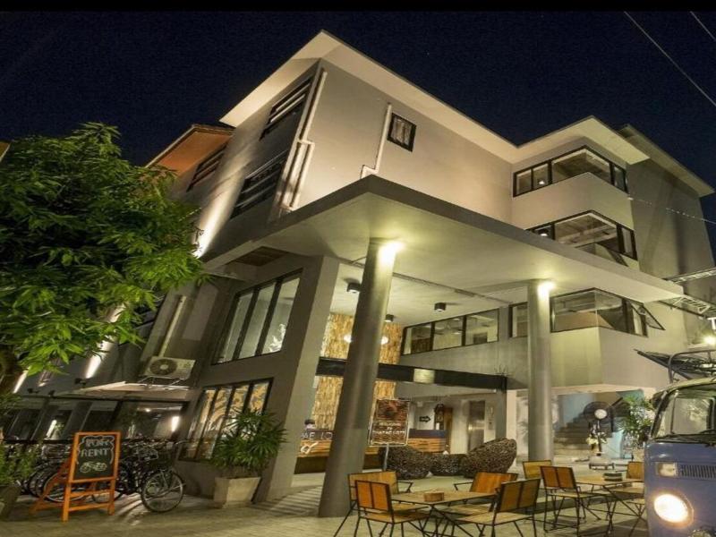 Thapae Loft Hotel