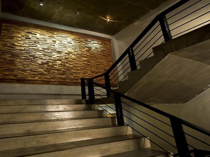 Thapae Loft Hotel