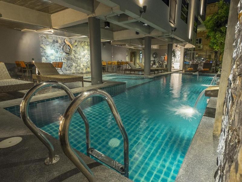 Thapae Loft Hotel