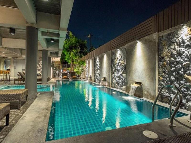 Thapae Loft Hotel