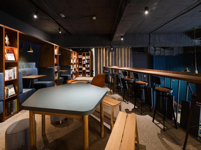 Reloading Hotel image