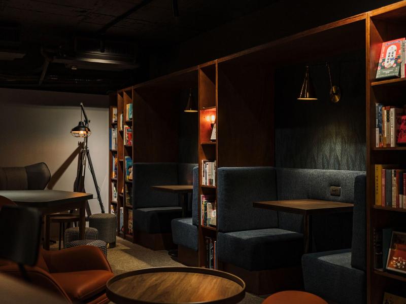 Reloading Hotel image