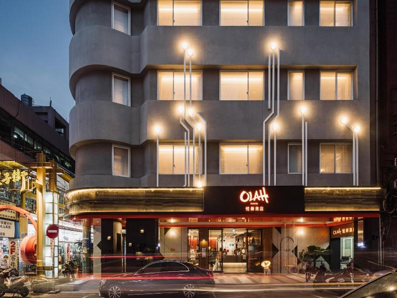 Reloading Hotel image