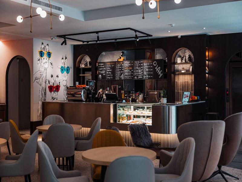 Reloading Hotel image