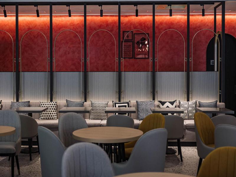 Reloading Hotel image