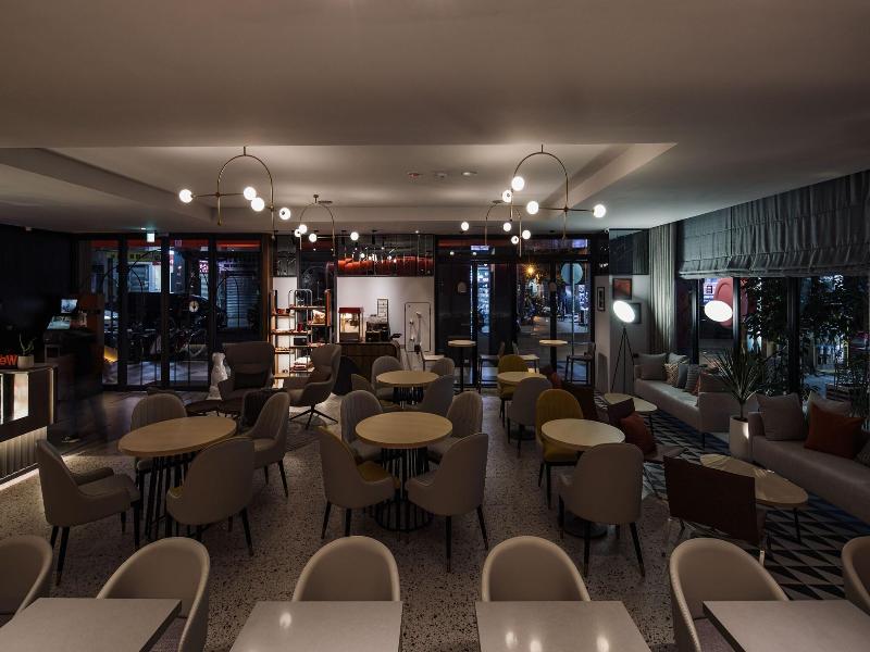 Reloading Hotel image