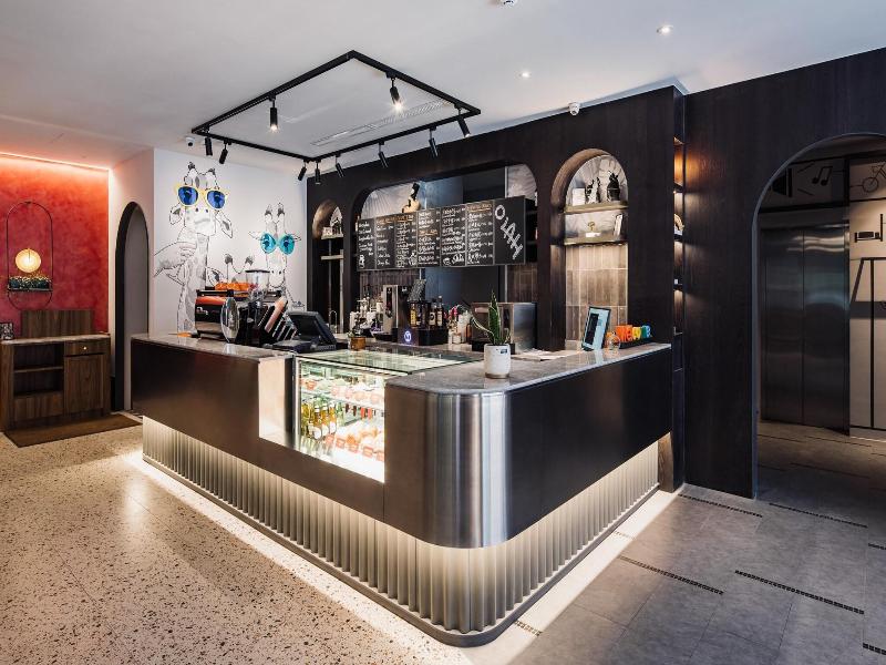 Reloading Hotel image