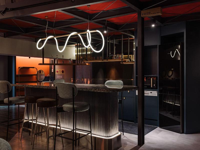 Reloading Hotel image