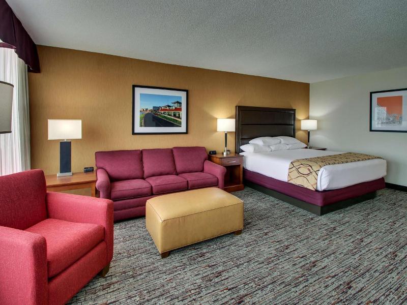 Drury Inn Suites Evansville East image