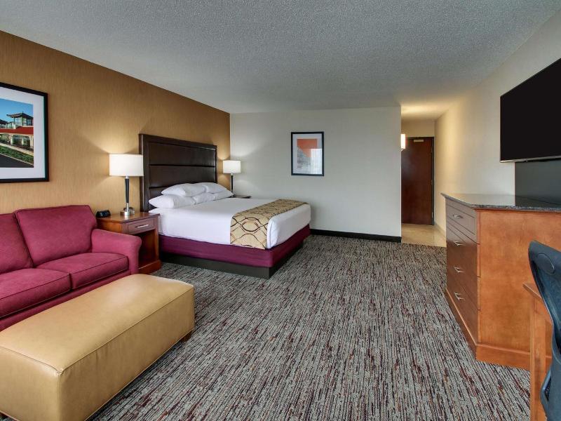 Drury Inn Suites Evansville East image