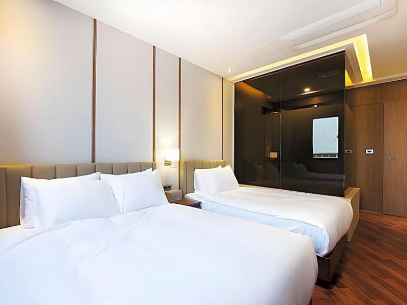 Brown Dot Hotel Business Busan Station image