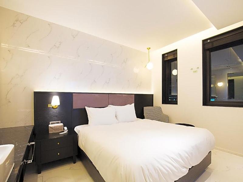 Brown Dot Hotel Business Busan Station image