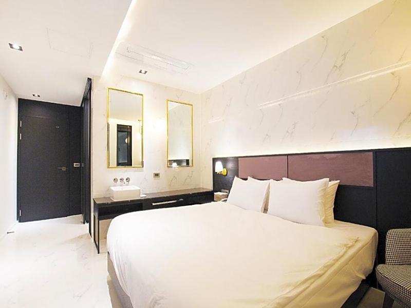 Brown Dot Hotel Business Busan Station image