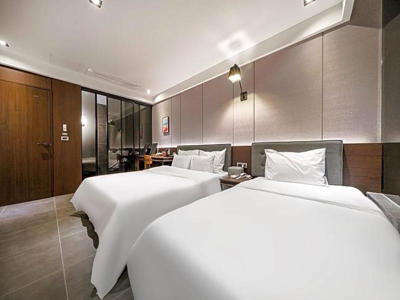 Brown Dot Hotel Business Busan Station image