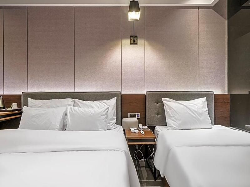 Brown Dot Hotel Business Busan Station image