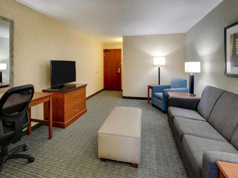 Drury Inn Suites Grand Rapids image