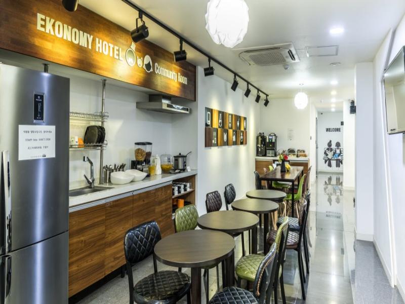 Ekonomy Haeundae Hostel & Guesthouse image