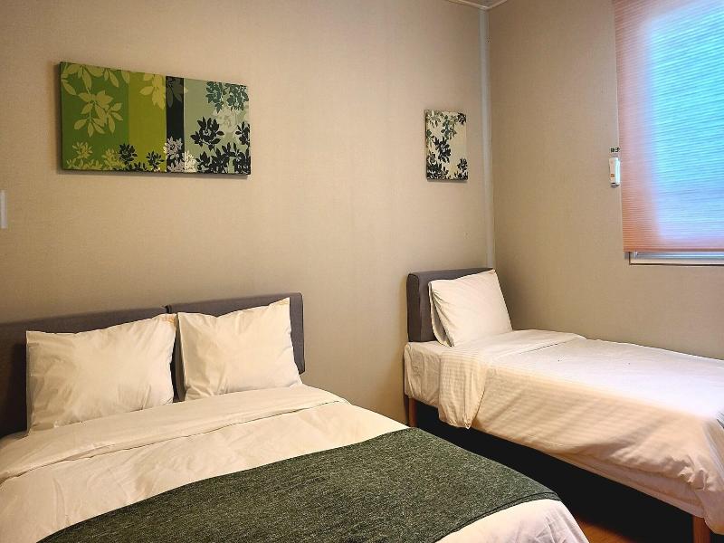 Uniqstay Bed & Breakfast image