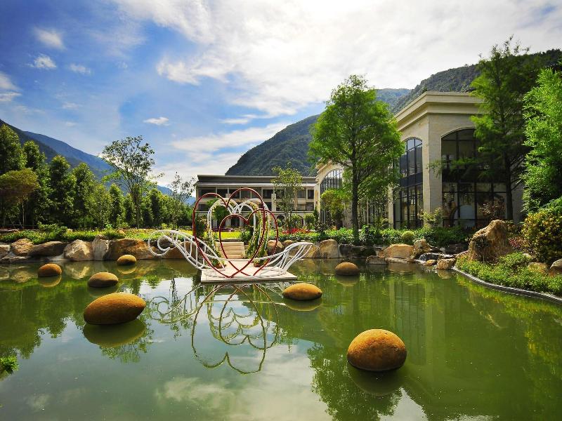 Tai-Yi Red Maple Resort image