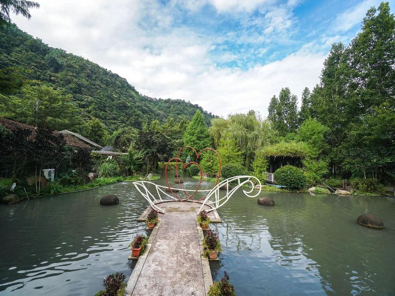 Tai-Yi Red Maple Resort image