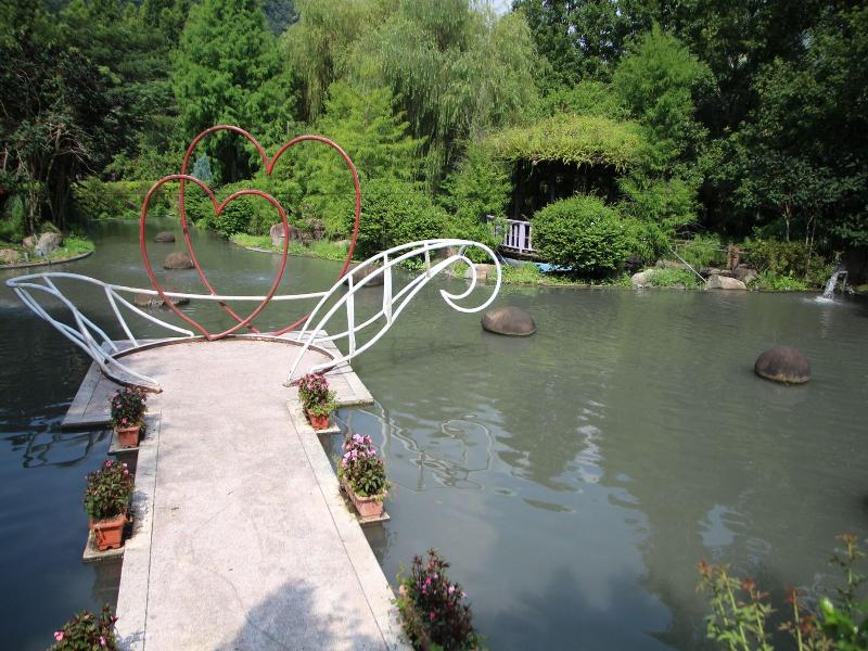 Tai-Yi Red Maple Resort image