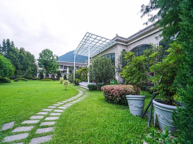 Tai-Yi Red Maple Resort image