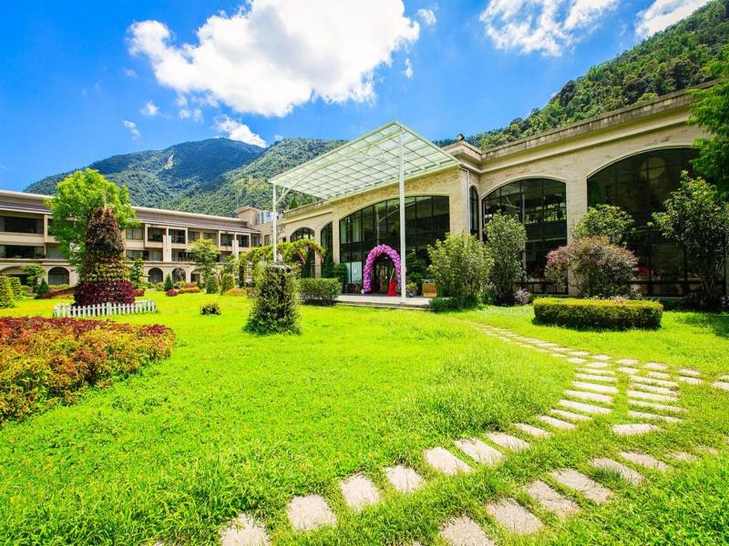 Tai-Yi Red Maple Resort image