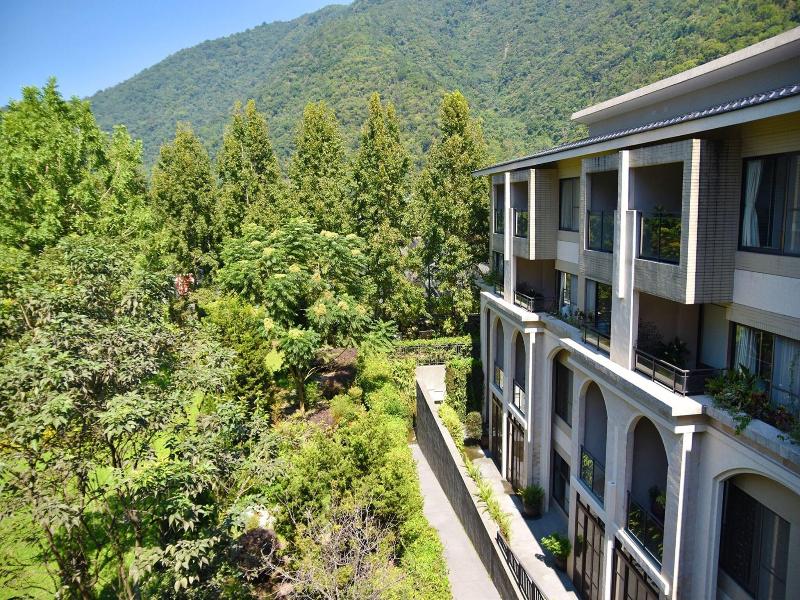 Tai-Yi Red Maple Resort image