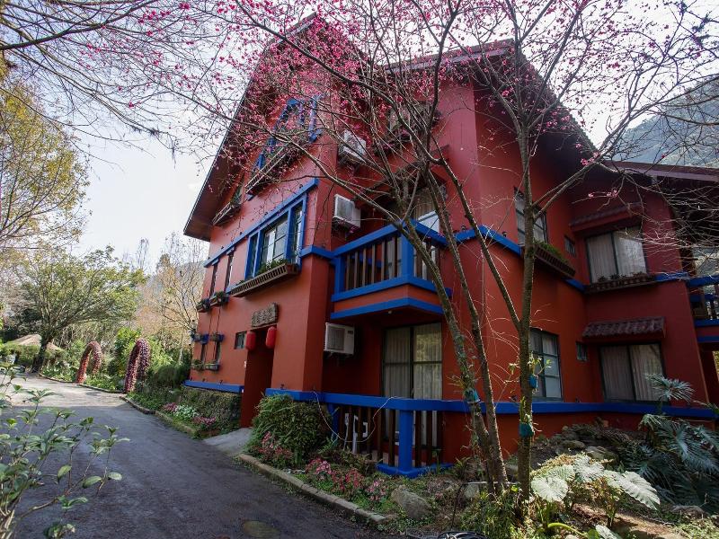 Tai-Yi Red Maple Resort image