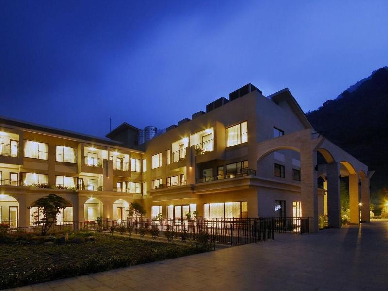 Tai-Yi Red Maple Resort image
