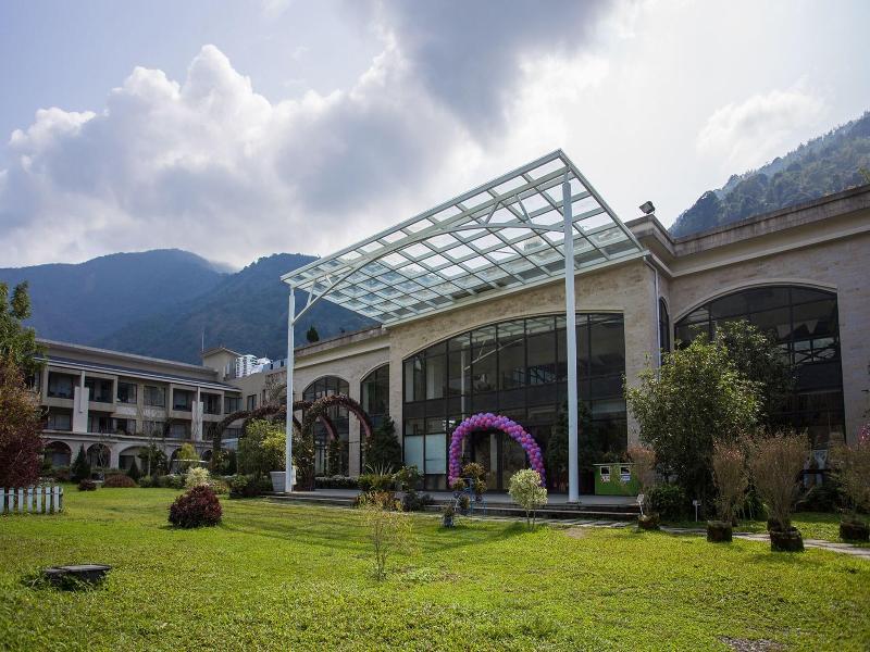 Tai-Yi Red Maple Resort image