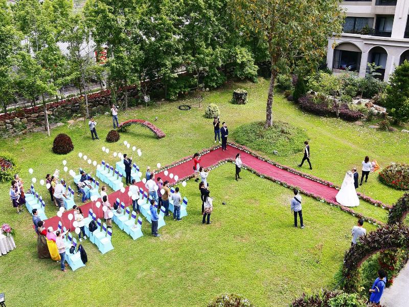 Tai-Yi Red Maple Resort image