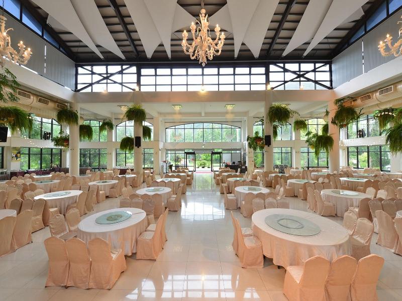 Tai-Yi Red Maple Resort image