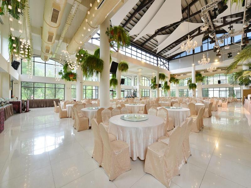 Tai-Yi Red Maple Resort image