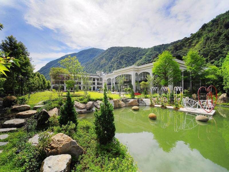 Tai-Yi Red Maple Resort image